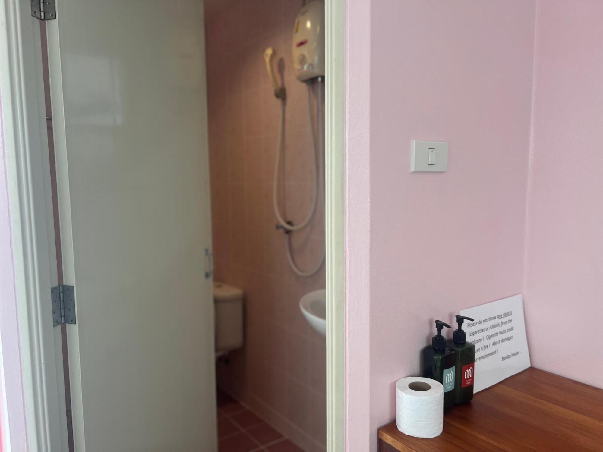 Bonita House Hotel Банкок Екстериор снимка